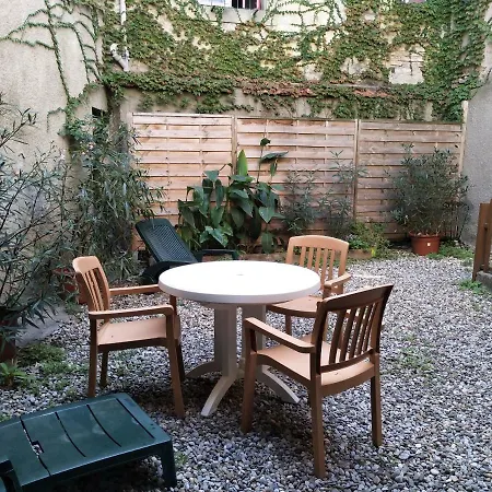 B&B Carcassonne قرقشونه